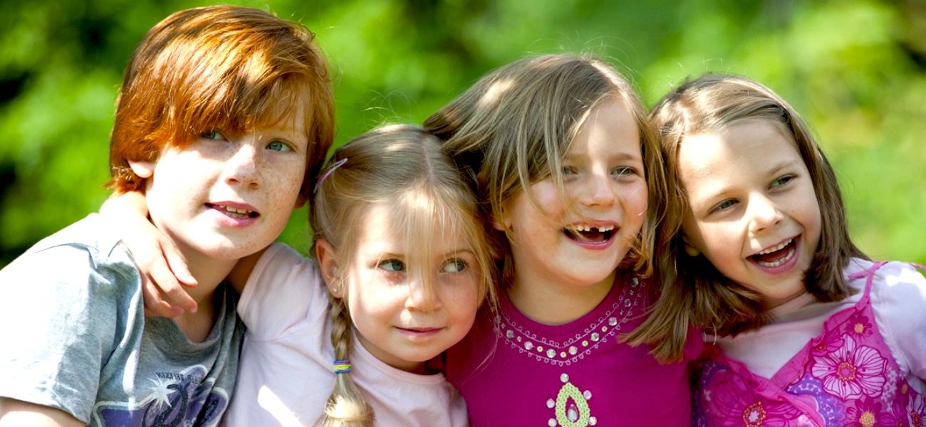 Lachende Kinder